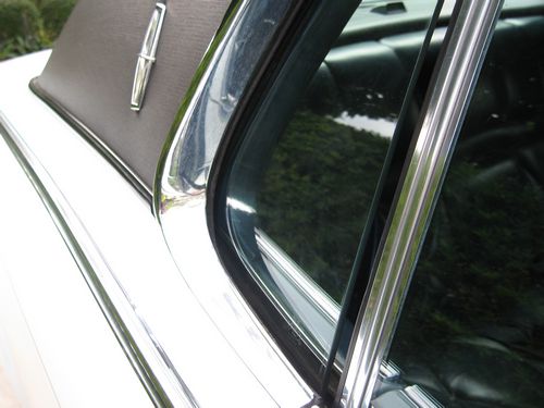 Passneger Side - Quarter Window Trim Detail